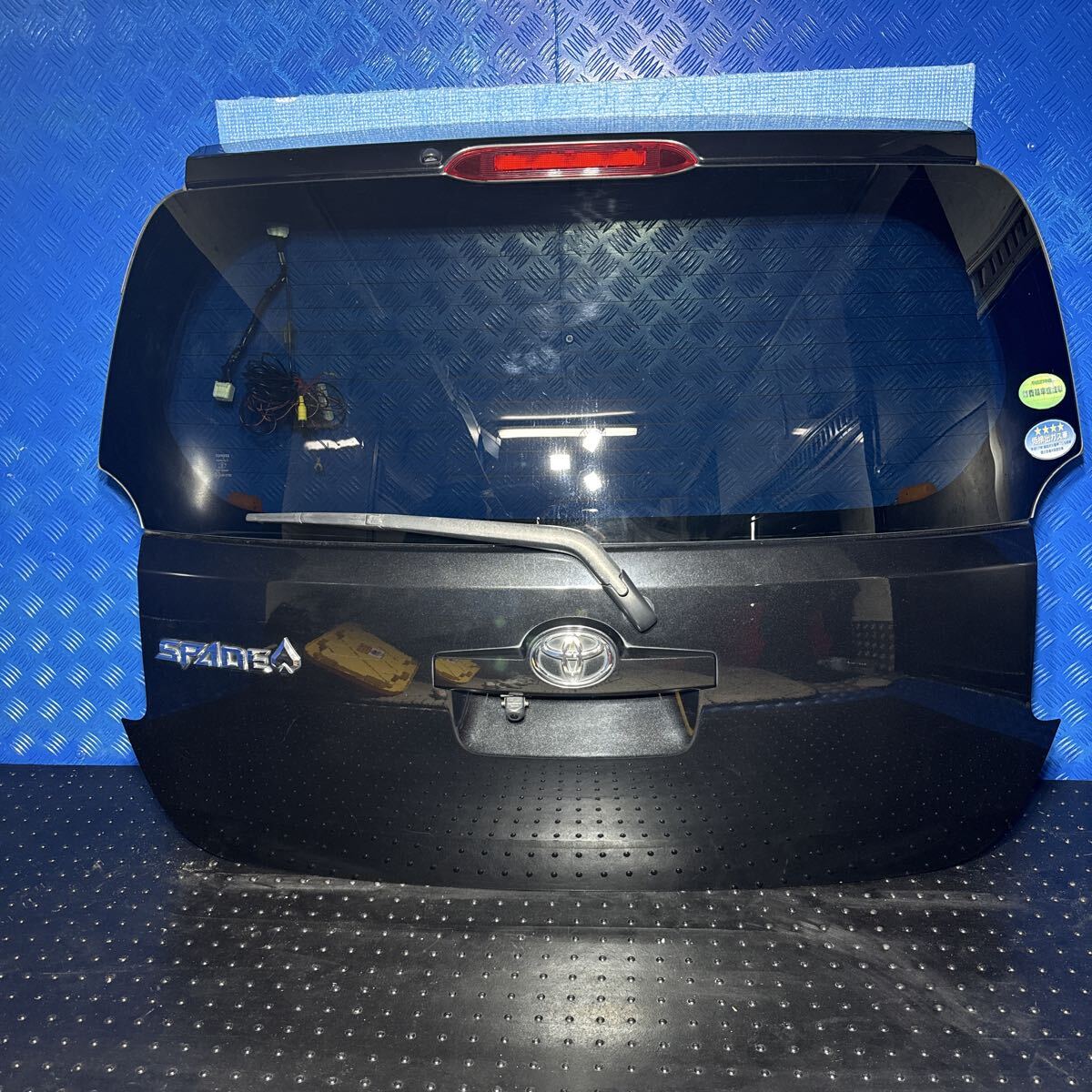 ◆トヨタ スペイド《NSP140 NSP141 NCP141 NCP145》バックドア リアゲート バックカメラ付き カラー 209 (ブラックマイカ) 67005-52D60◆拍卖