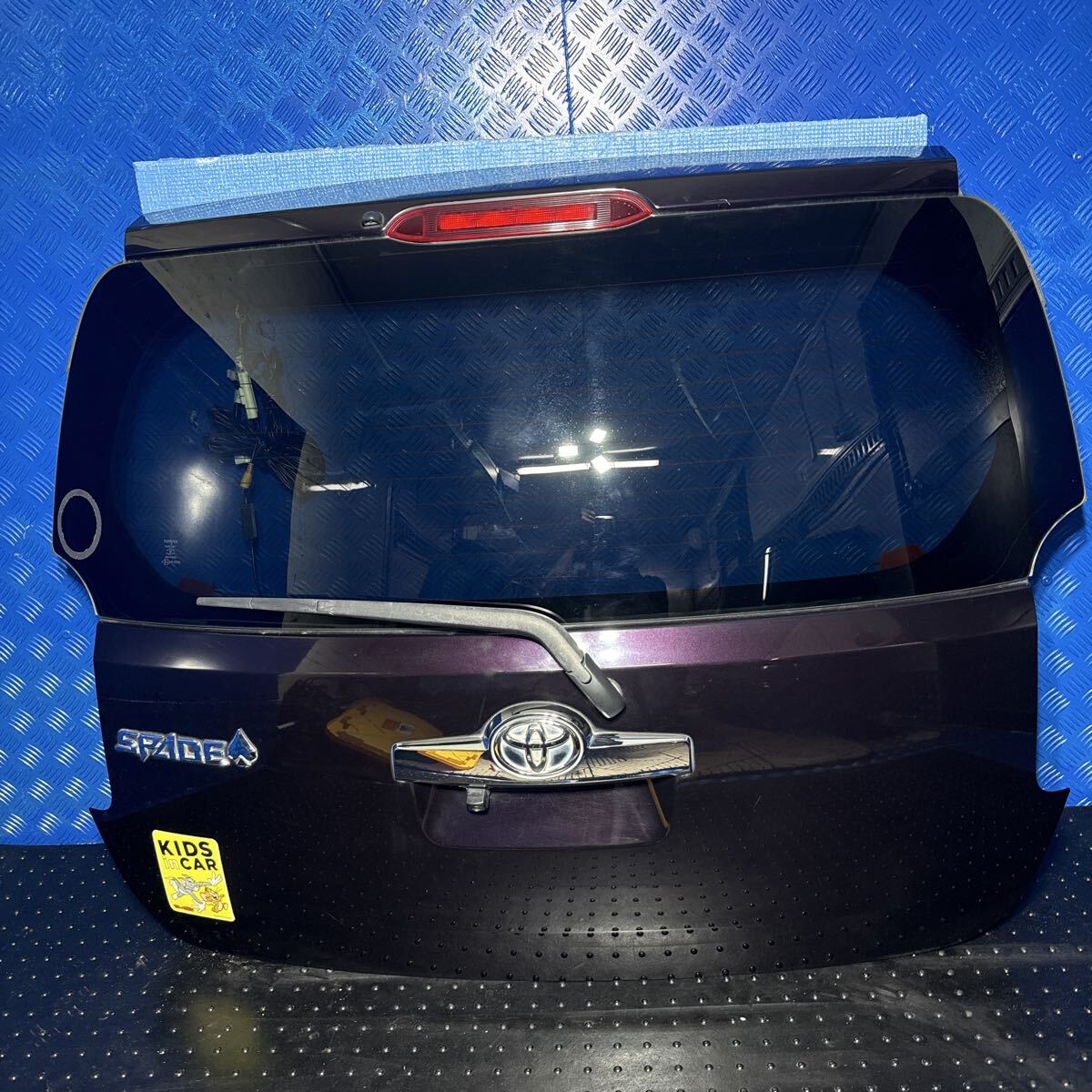 ◆トヨタ スペイド《NSP140 NSP141 NCP141 NCP145》バックドア リアゲート バックカメラ付き カラー 3R9 (ボルドーマイカ) 67005-52D60◆拍卖