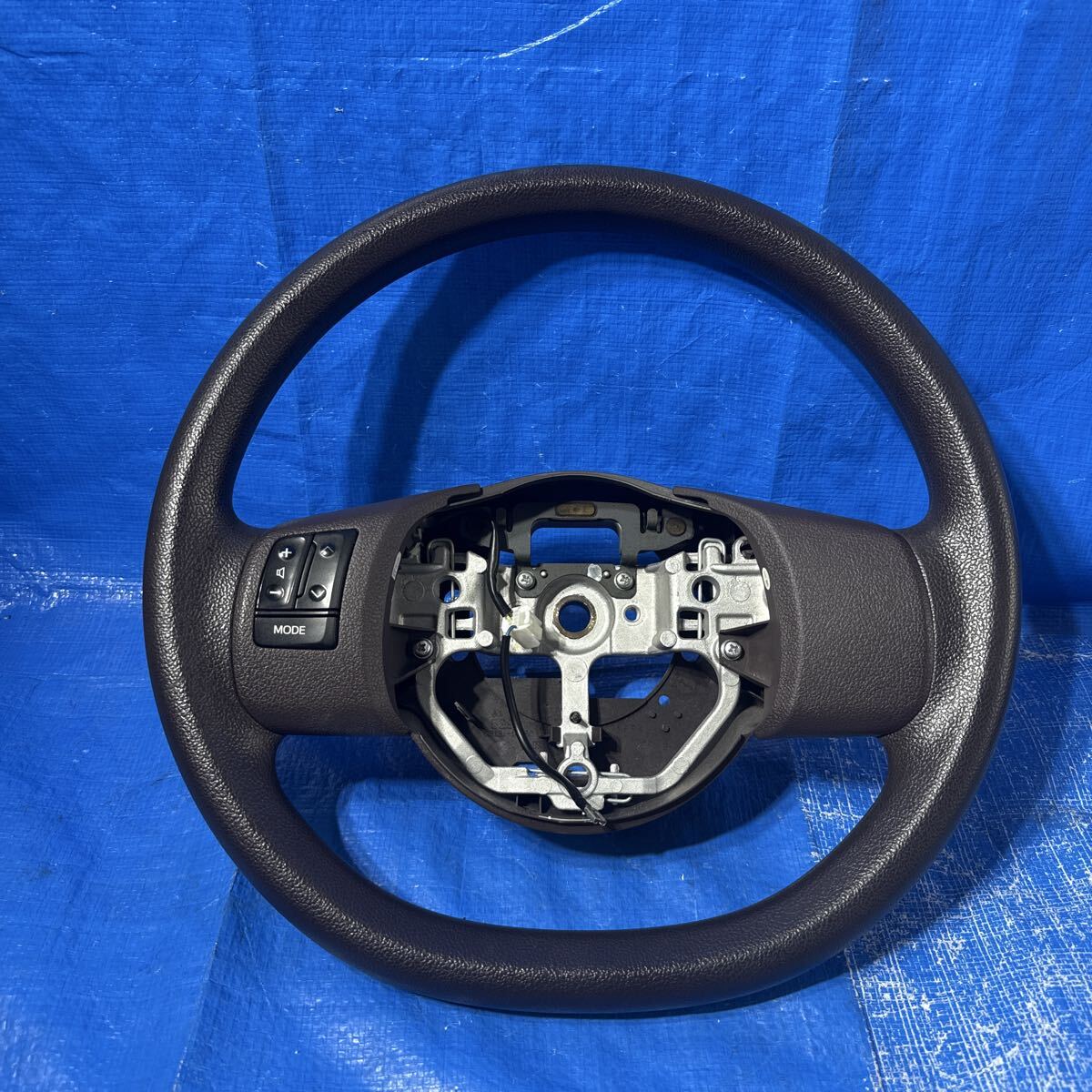 ◆トヨタ スペイド ポルテ《NSP140 NSP141 NCP141 NCP145》純正 ハンドル ステアリング ステアリングホイール ボタン付き 美品◆拍卖