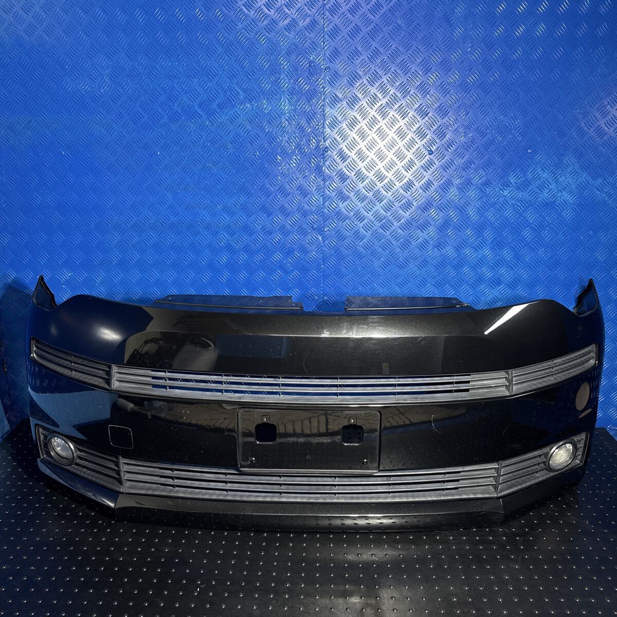 ◆トヨタ スペイド《NSP140 NSP141 NCP141 NCP145》純正 フロントバンパー フォグランプ付 カラー 209 (ブラックマイカ) 52119-52810◆拍卖