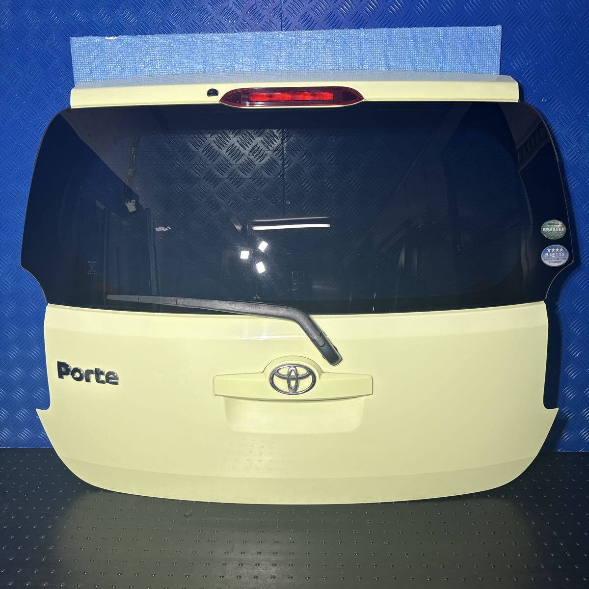 ◆トヨタ スペイド《NSP140 NSP141 NCP141 NCP145》バックドア リアゲート リヤゲート カメラ付 カラー 6W1 (エアグリーン) 67005-52D50◆拍卖