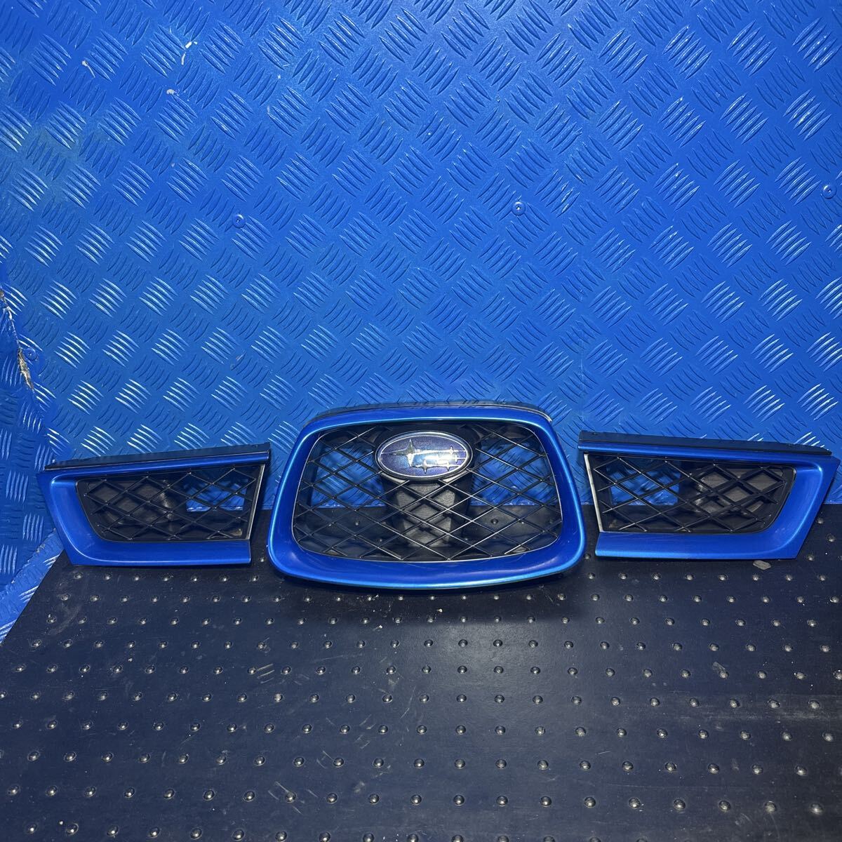 ◆スバル インプレッサ《GG2 GD2 GD3 GD9 GDA GDB GDC GDD GG3 GG9 GGA GGB GGC》鷹目 フロントグリル ラジエターグリル 3点セット 02C◆拍卖