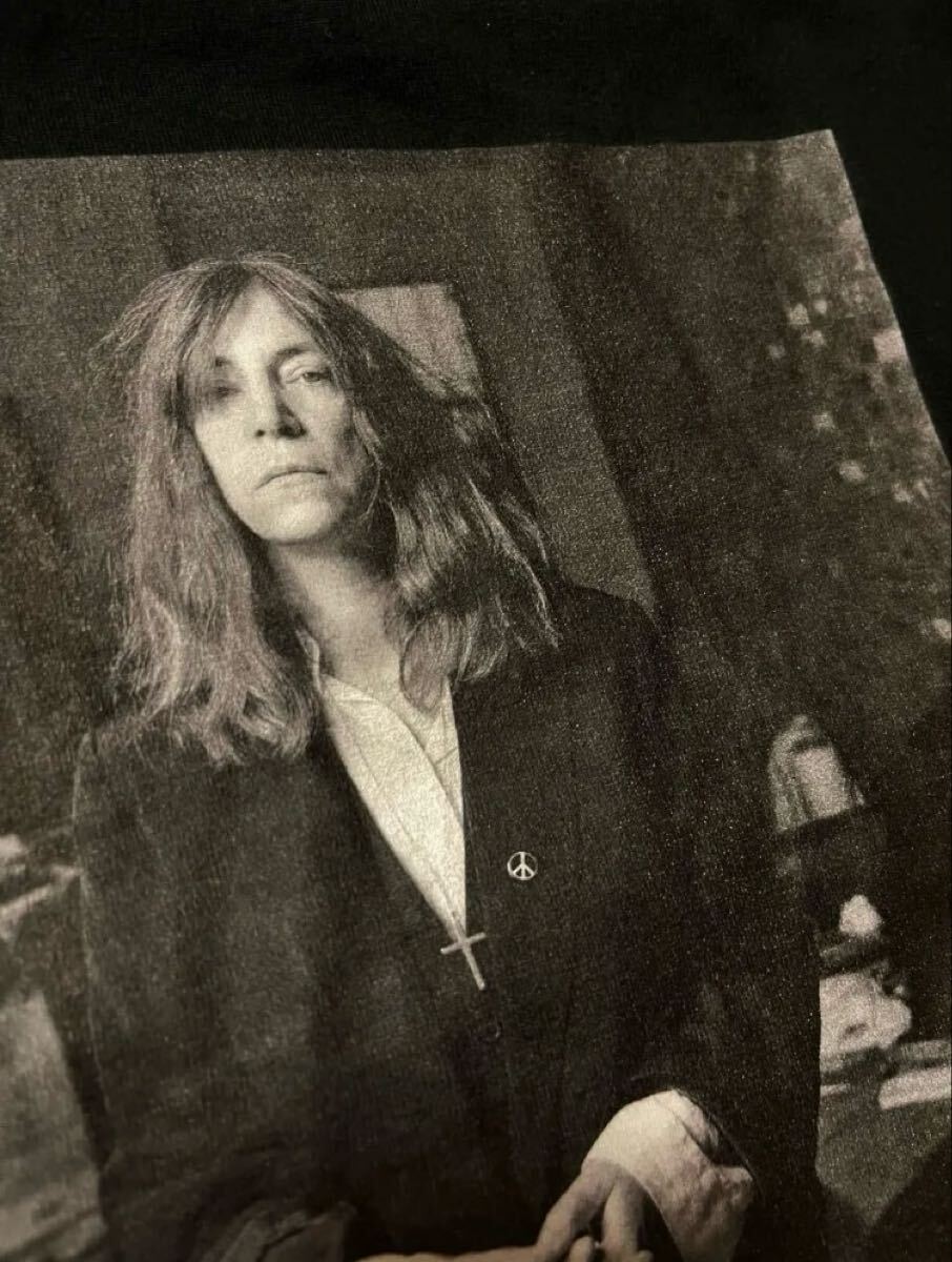 新品タグ付Patti Smith UNDERCOVER パティスミス アンダーカバー コラボTシャツ黒ミュージックT ロックT ピースマーク ユニセックス メンズ拍卖