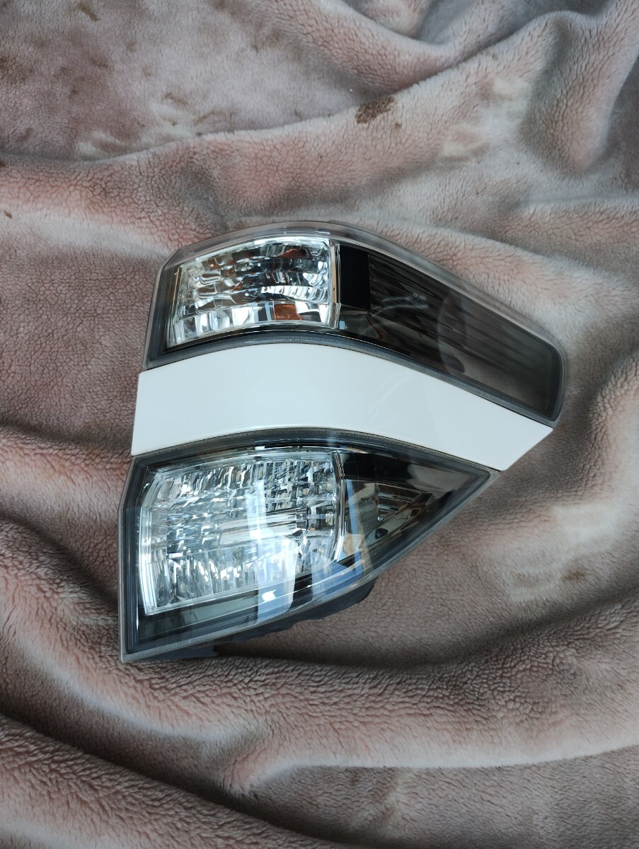 ヴェルファイア DBA-GGH25W テールランプ ライト 58-29 拍卖