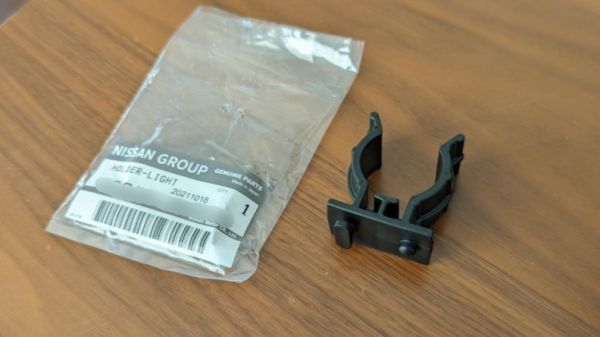 新品 純正品 NISSAN 日産 日産純正発煙筒クリップ E50エルグランド,F15ジューク,B30ラフェスタ,その他拍卖
