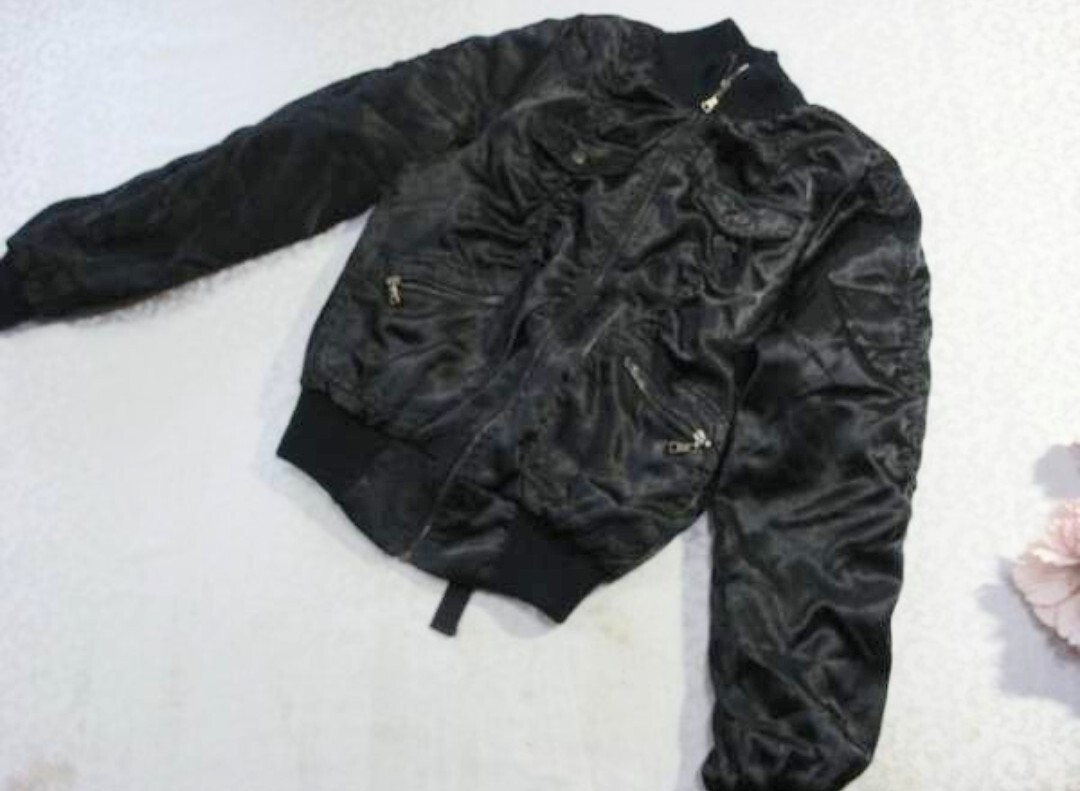 ● BBUCKKOOKI おしゃれデザイン多少光沢後ろ紐結び 1,2度使用* フライトジャケット ブルゾン拍卖