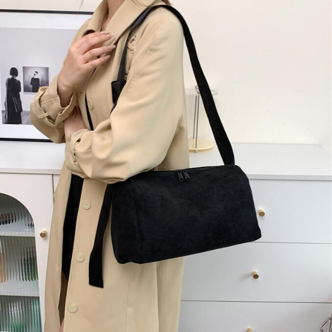 新入荷トートバッグ シンプル コーデュロイ ショルダー ベーシック 無地 軽量 シンプル ワンサイズ 黒拍卖