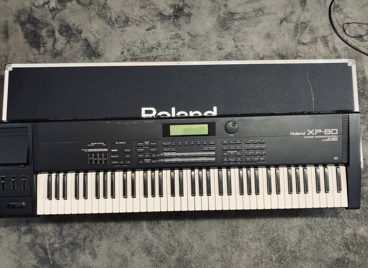 【動作確認済】Roland ローランド シンセサイザー XP-80 メンテナンス済 ハードケース付属拍卖