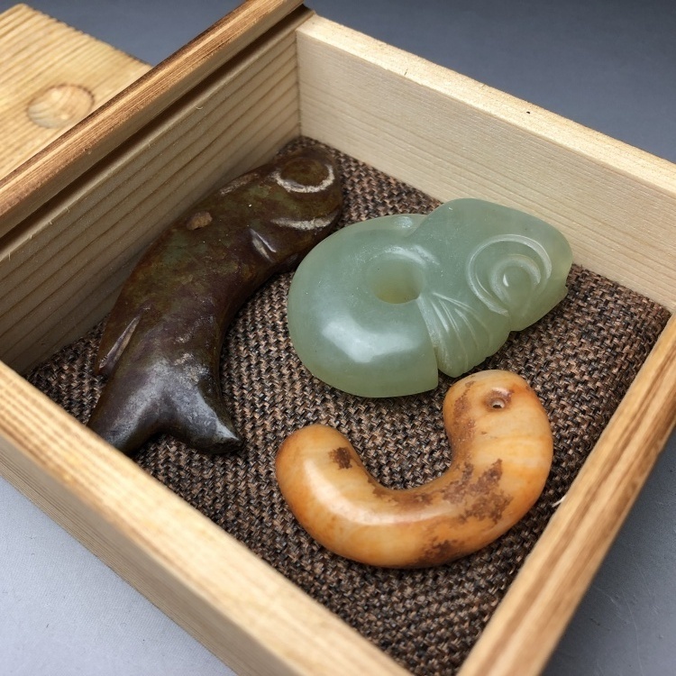 玉製 土偶 勾玉 魚型 弥生縄文古墳須恵器根付 重さ92g 共箱拍卖