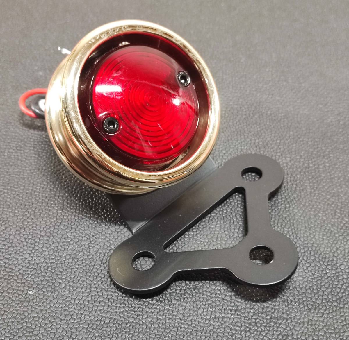 LED テールランプ 真鍮 ドリリング 2型 ハーレー グラストラッカー SR レブル エストレア チョッパー カフェレーサー ブラス 1拍卖