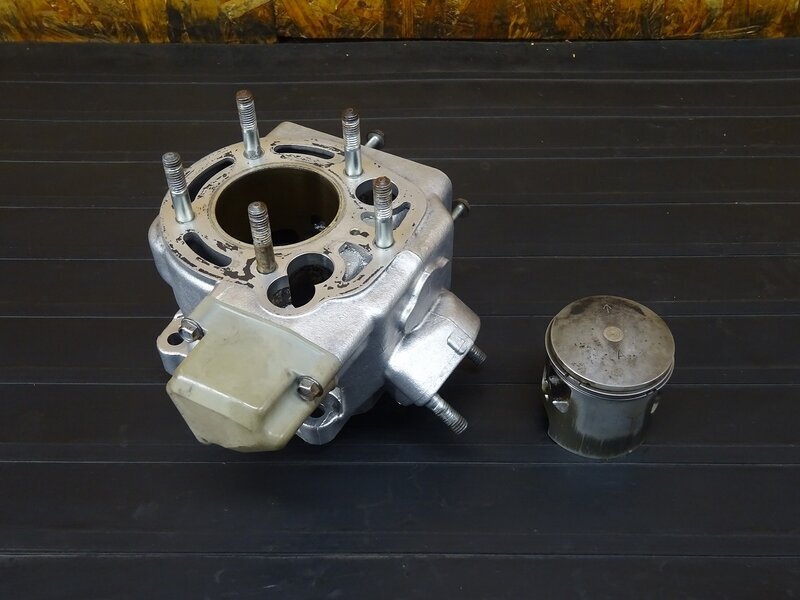 【250913】KDX125SR(DX125A-008)● シリンダー ピストン 傷有 ※エンジンパーツ 検索:200 220 250拍卖