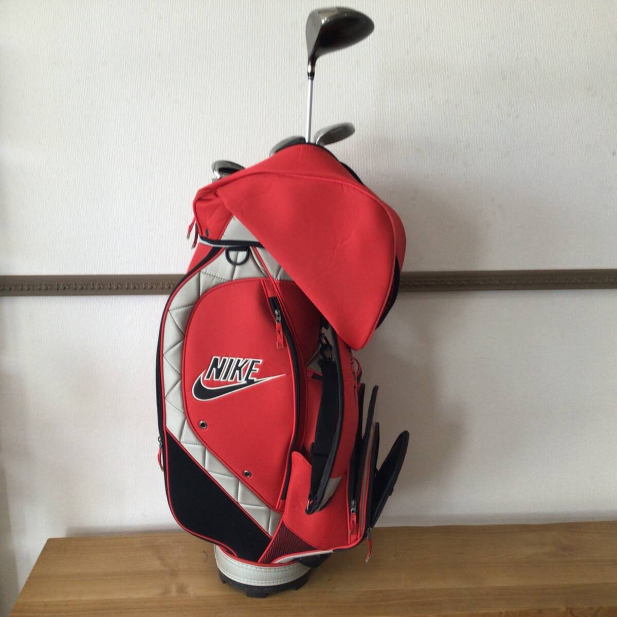 9493 【女性用】NIKE ナイキ ゴルフクラブセット 7本 キャディバッグ付き レッド 初心者 ドライバー アイアン パター スターターセット拍卖