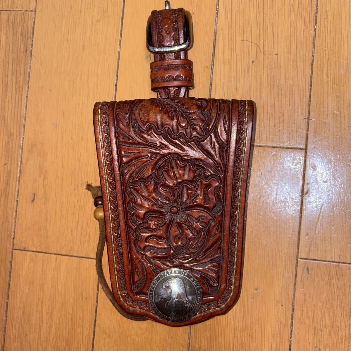 極美品購入金額35000円 大和工房カービングフラワー携帯ケース オーダーメイド 1万シルバーコンチョ付き拍卖