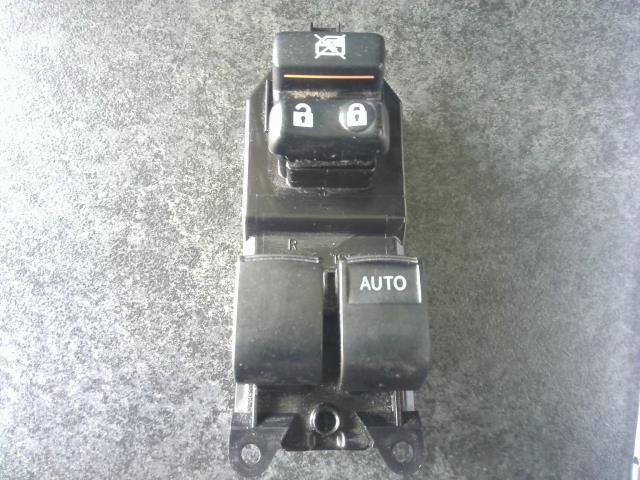 アクア DAA-NHP10 パワーウインドウ PW スイッチ L 1F7 84820-52380拍卖