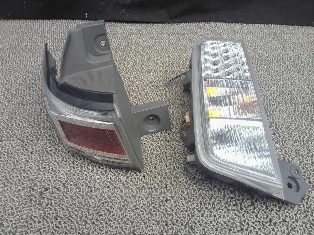 エルグランド DBA-TNE52 左テールランプ 250ハイウェイスターアーバンクロム 4WD 7人 QAB P8960/P8503 26555-1A52C拍卖