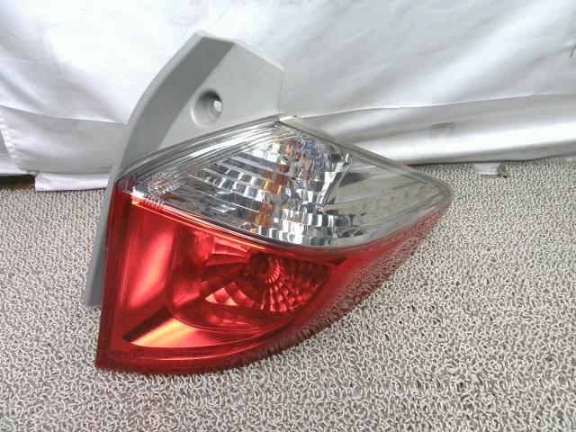 ラクティス DBA-NCP120 右テールランプ X 070 52-213 81551-52660拍卖