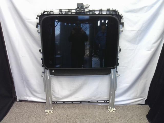 アルファード 6AA-AYH30W サンルーフガラス ハイブリッド エグゼクティブラウンジS 4WD 7人 202 M4Q8 63801-58040 63804-58060拍卖