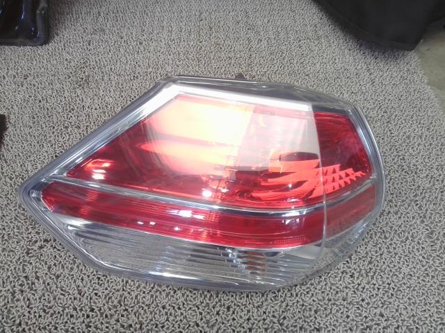 エクストレイル DBA-T32 左テールランプ 20X 7人 G41 26555-4CA1C拍卖