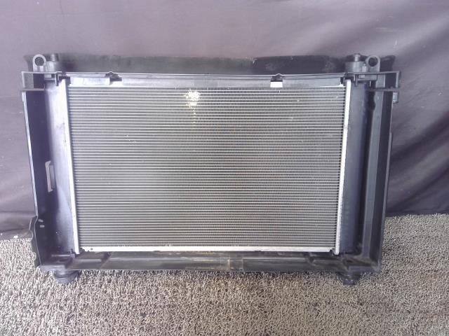 プリウスα DAA-ZVW41W ラジエータ G 5人 070 168000-8430 16400-37260 16363-37020拍卖