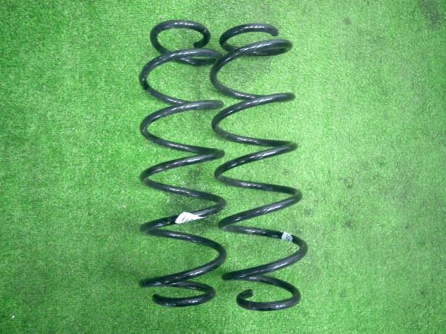 アクア 6AA-MXPK11 リア スプリング セット Z 8W7 48231-52P40拍卖