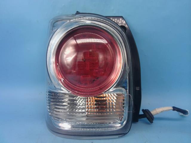 ムーヴキャンバス 5BA-LA800S 左テールランプ GホワイトアクセントVS SA3 R74 20522 81560-B2710拍卖