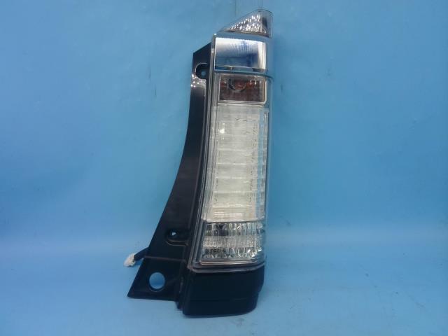 N-BOX DBA-JF1 右テールランプ カスタムG Lパッケージ NH731P D106 33501-TY0-J51拍卖