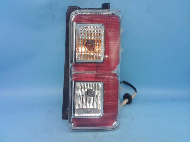 ウェイク DBA-LA700S 右テールランプ G X07 20518 81550-B2610拍卖