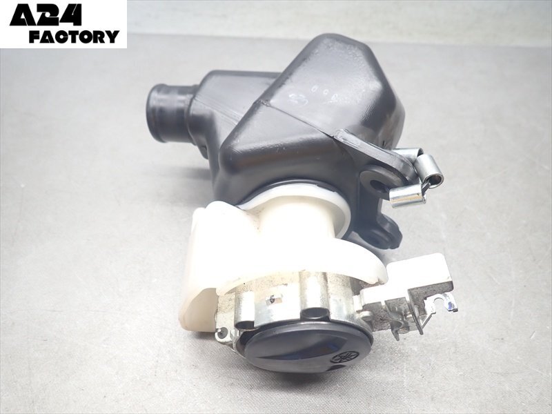 I1R7-0827 ヤマハ シグナス125XSR 燃料タンク キャップ 蓋 純正品 【RKRSE4650DA058*** 動画有】拍卖