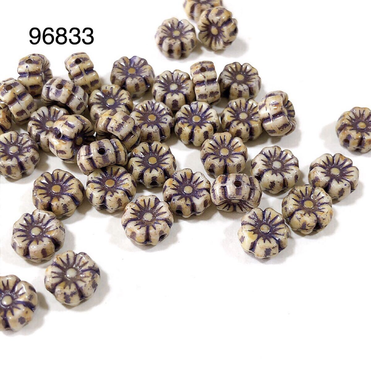 ハワイアンフラワー7mm12個 チェコビーズ 96833拍卖