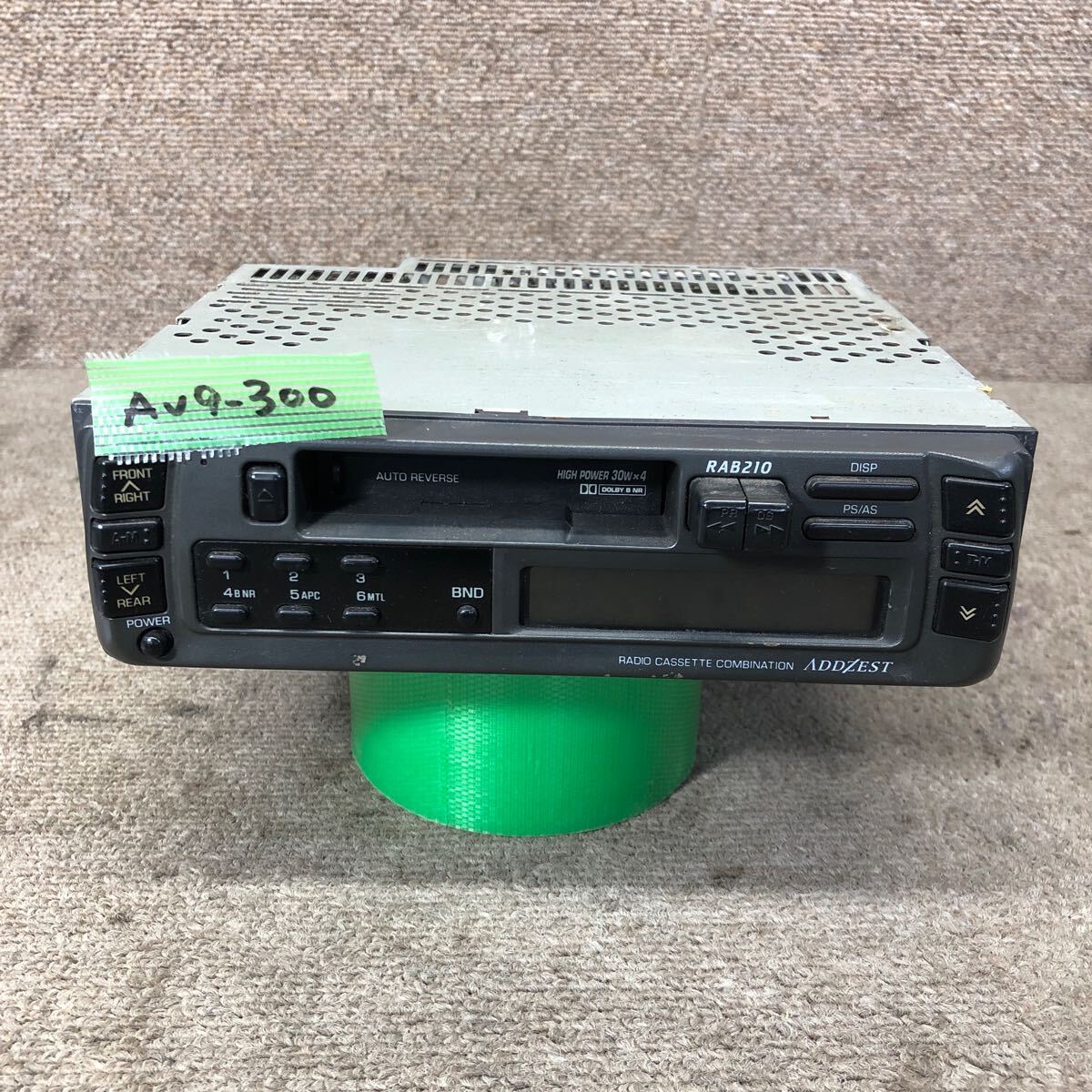 AV9-300 激安 カーステレオ ADDZEST RAB210 0018085 カセットデッキ テープデッキ FM/AM オーディオ 通電未確認 ジャンク拍卖