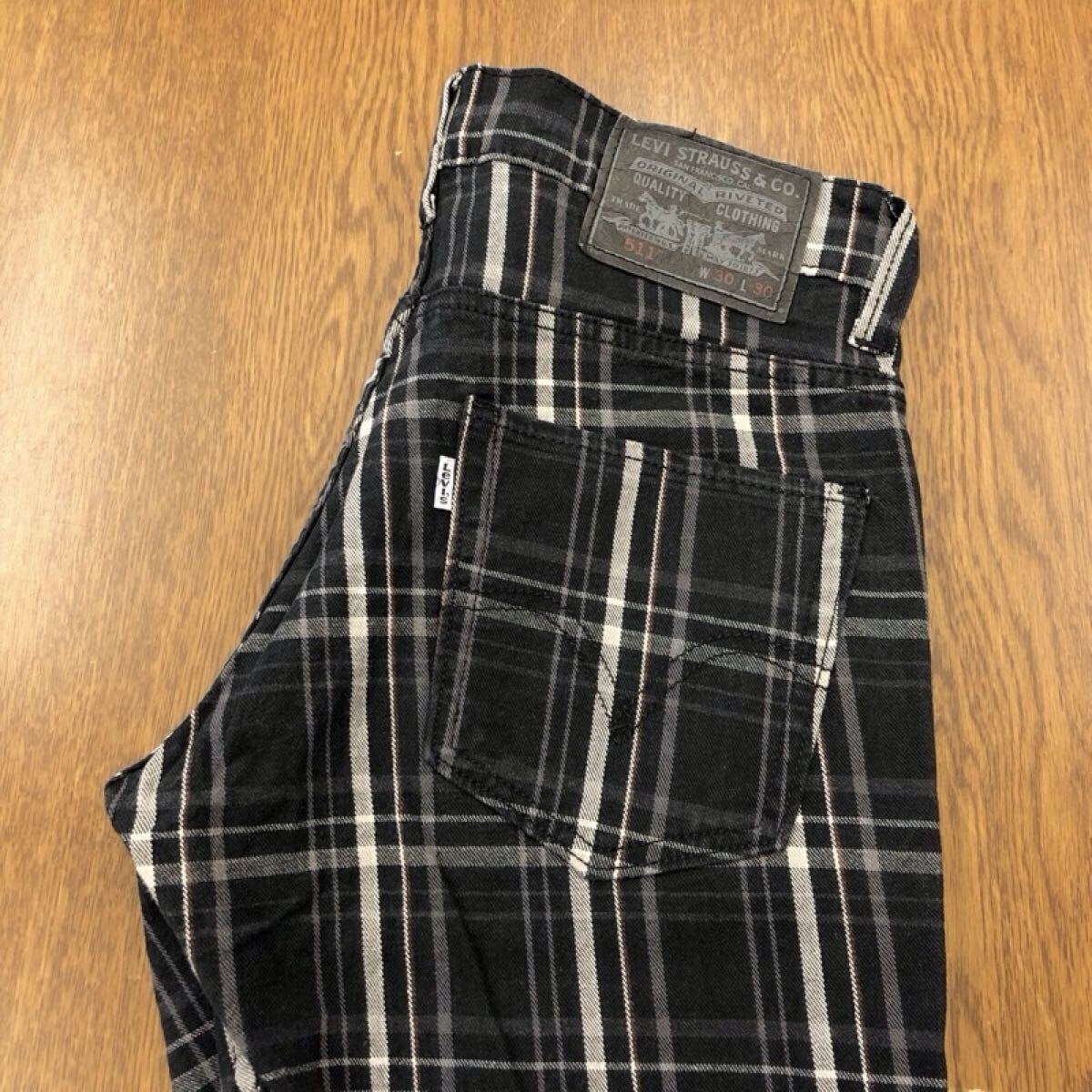 【GI156】Levi's 511 W30 L30 チェック柄カラーパンツ ブラック 黒色 ストレッチ生地 メンズブランド古着 リーバイス511 送料無料拍卖