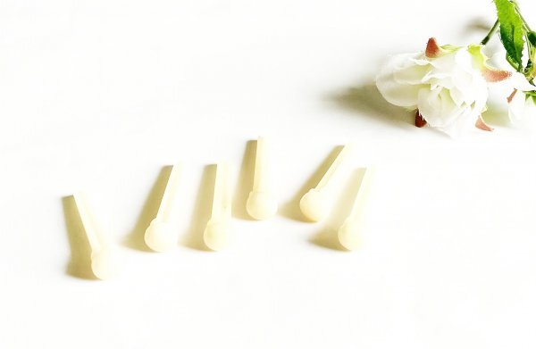 メール便 よく鳴る 牛骨製 無漂白 ブリッジピン 6本セット ギター用ボーンブリッジピン アコギ エレアコ拍卖