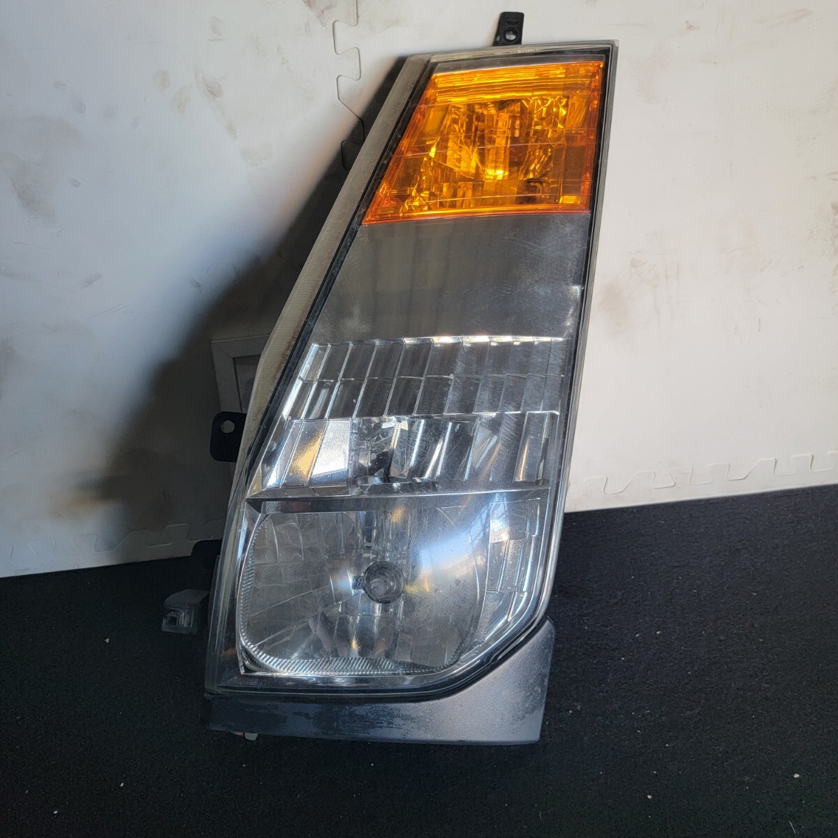 アトラス 右 ヘッドライトSZ2F24 1797 26075-MA00A 242867 拍卖