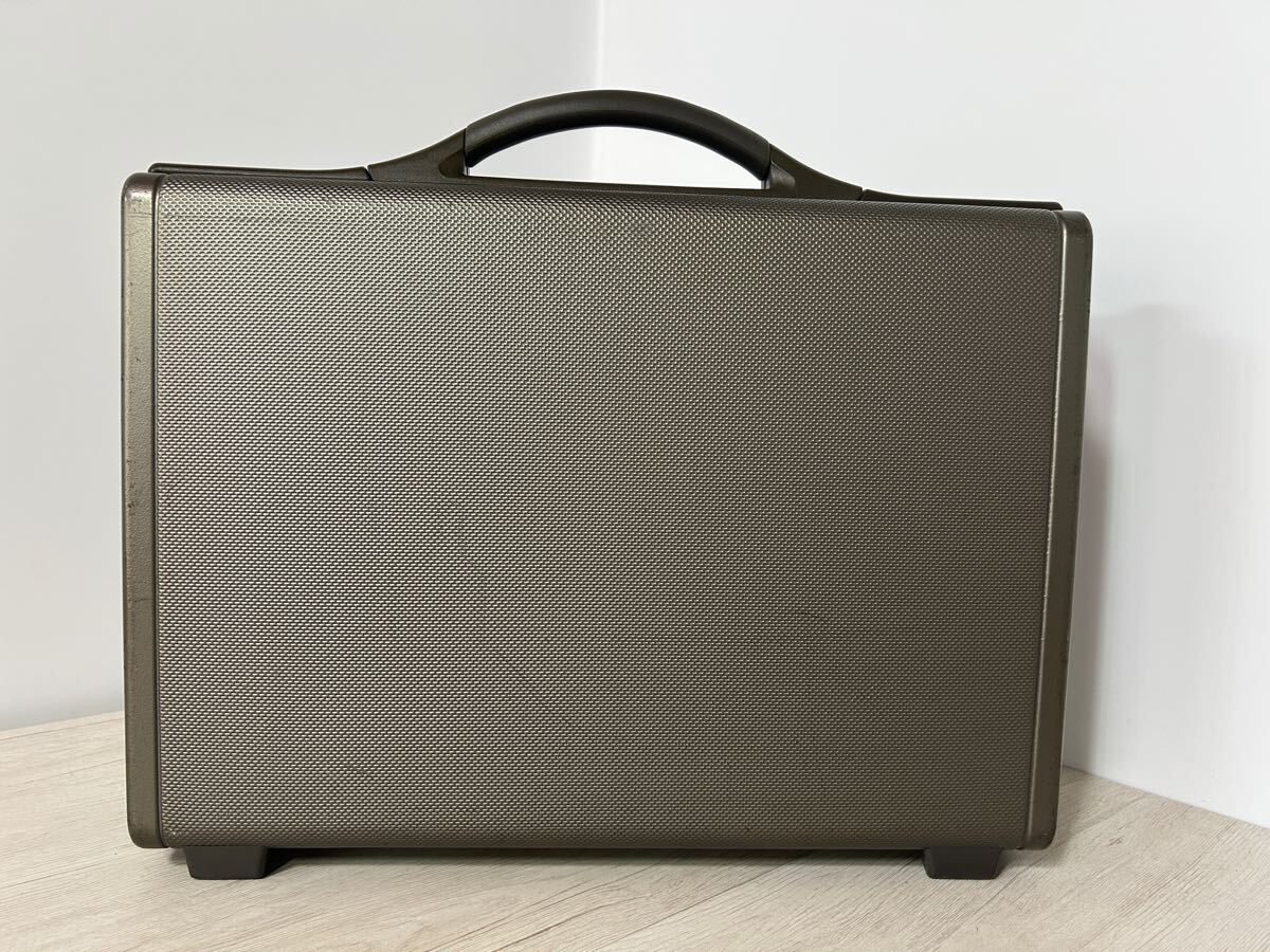 米国製 Samsonite Focus アタッシュケース サムソナイト メンズ グレー系 ビジネスバッグ USA 【中古】YO9050IKE【送料無料/匿名配送】拍卖