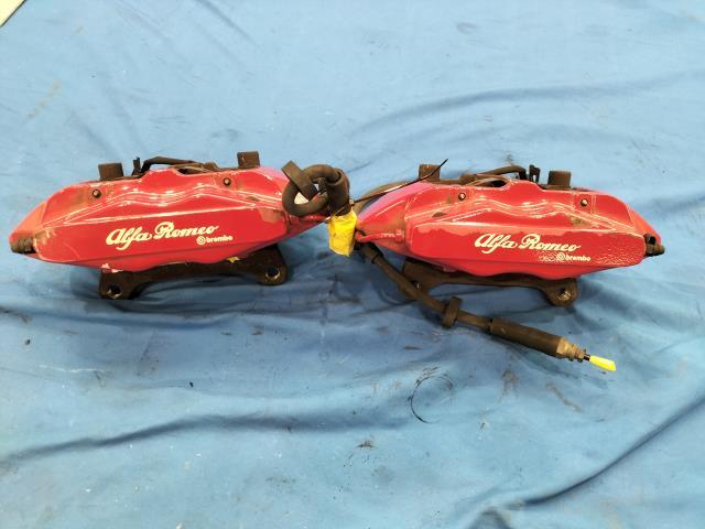 6.1万km!! ABA-940141 アルファロメオ ジュリエッタ 右H 純正 左右SET F フロント キャリパー拍卖