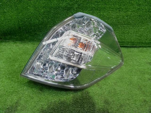 ★フィットシャトル DAA-GP2 右テールランプ テールライト ハイブリッド ナビプレミアムセレクション 33500-TF7-J01★拍卖
