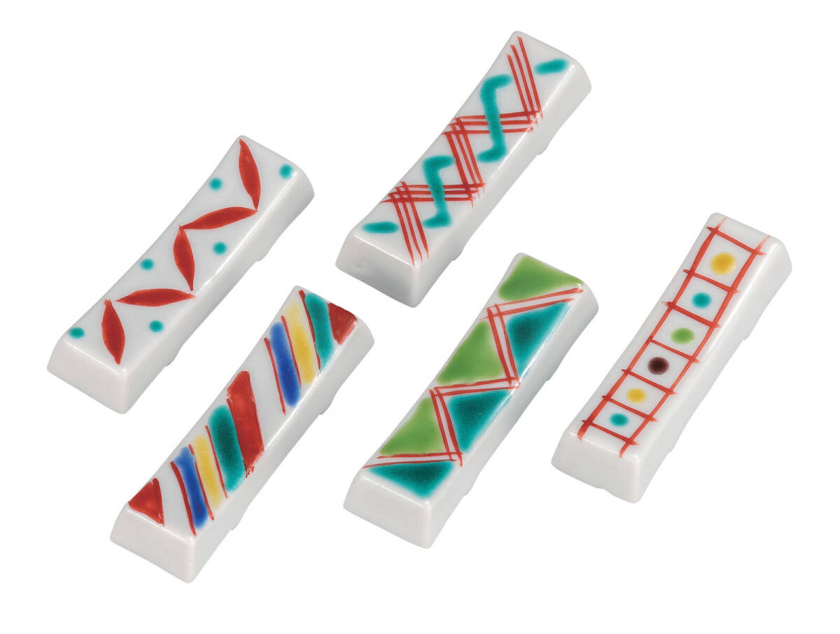 九谷焼! ☆色絵小紋・箸置☆ K9-437 新品 飯碗 ご飯茶碗 レスト 小鉢 小皿 小付 向付 ミニ皿 プレート ギフト拍卖