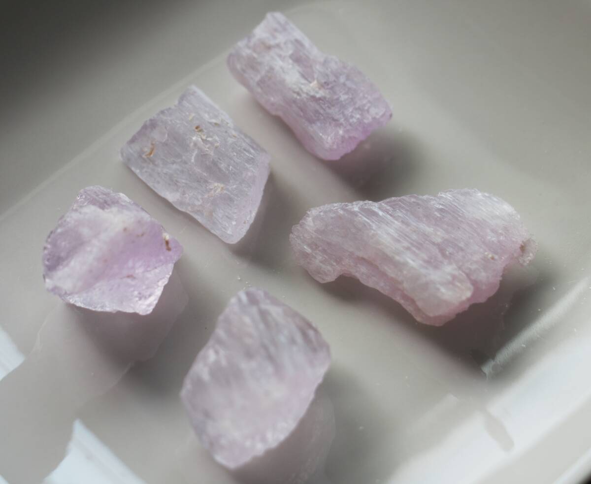 349ct 天然石 クンツァイト 原石 5個セット アフガニスタン産拍卖