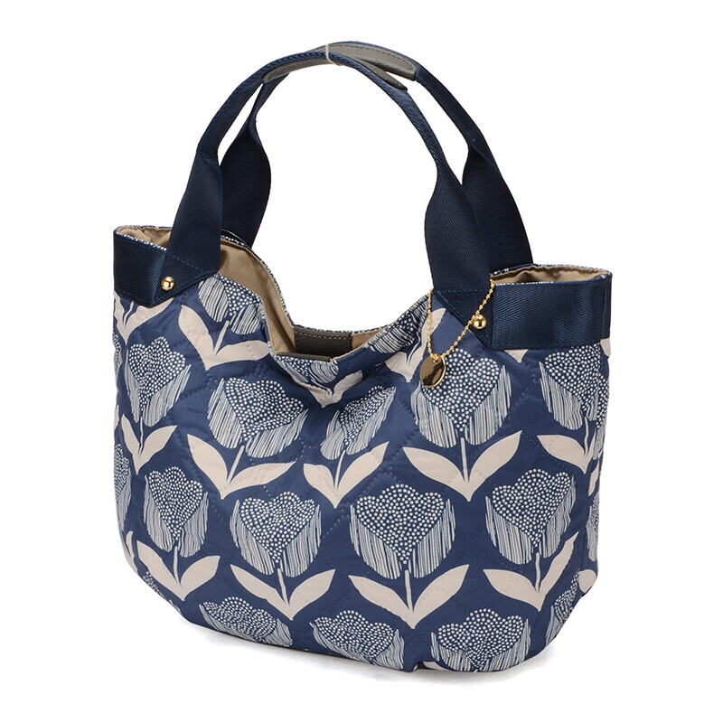 北欧風花柄プリント軽量キルティングハンドバッグチャーム付き /ネイビー拍卖