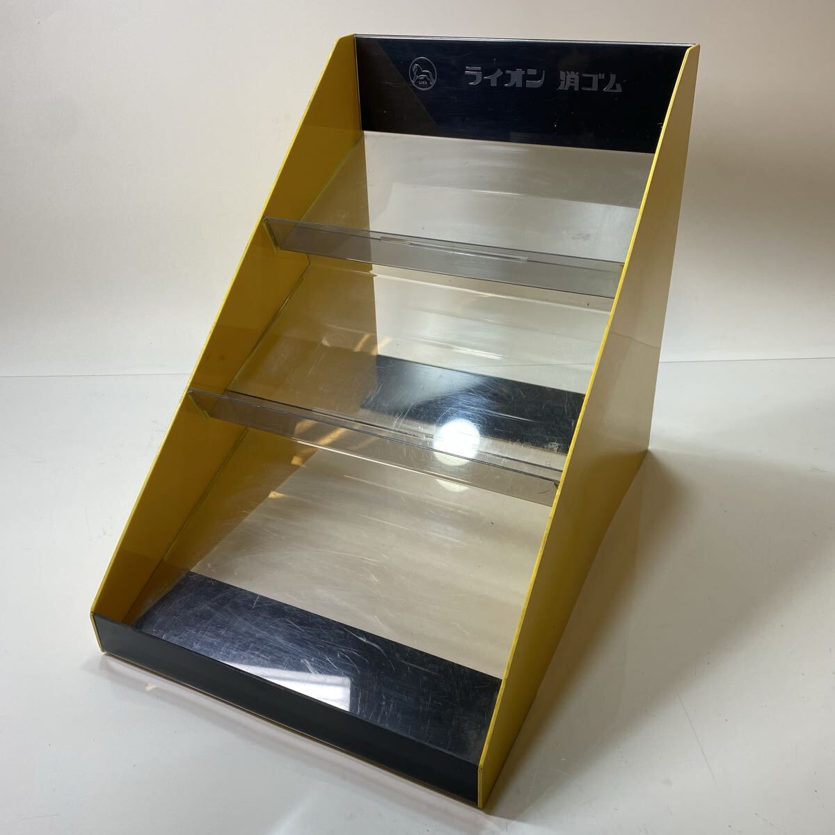 ライオン消しゴム 樹脂製 ディスプレイ棚 3段 階段 レトロ 店舗什器 古道具 古雑貨 当時物 置物 インテリア 飾拍卖