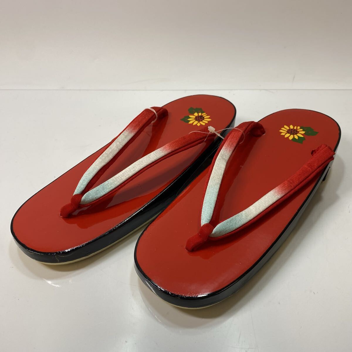 女性用 下駄 履物 和装小物 赤色 朱色 ひまわり 花柄 浴衣 和服 靴 未使用拍卖