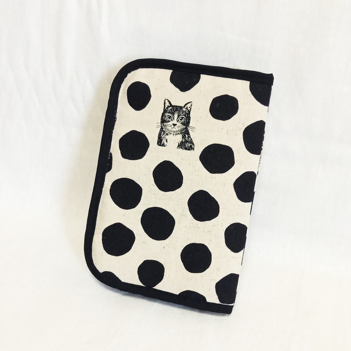 手作りリメイク☆お薬手帳ケース☆黒ドット&黒ねこちゃん☆エチノ拍卖