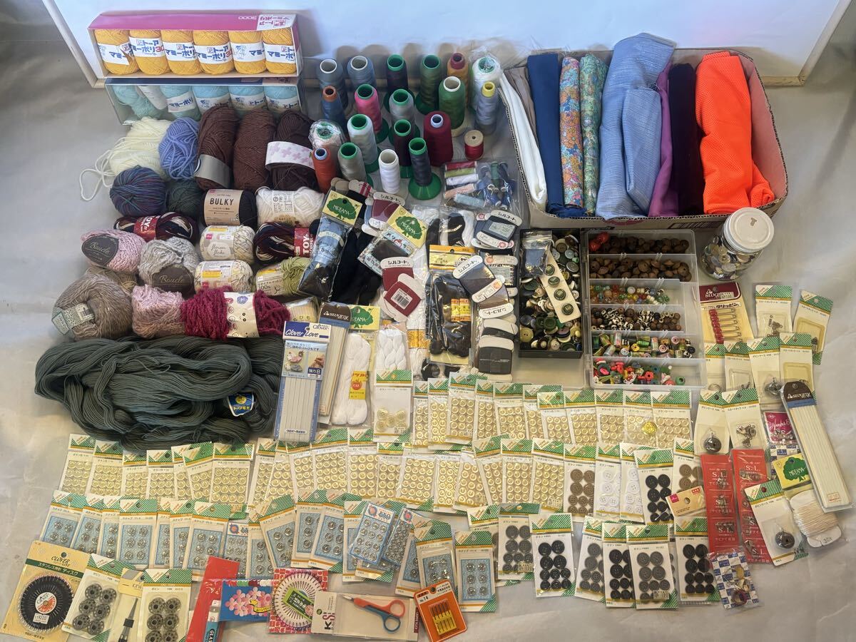 ☆SA4886☆手芸道具 約8.4kg/毛糸/ミシン/糸/ボタン/はぎれ/ゴムひも/ 編み物/ 手芸材料/ 手工芸/ 編物/ ハンドメイド/ ハンドクラフト拍卖