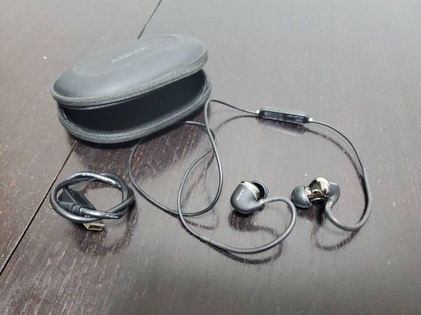 【値下】エレコム ELECOM LBT-HPC50 イヤホン ANKER のケース付き aptX AAC 美品拍卖