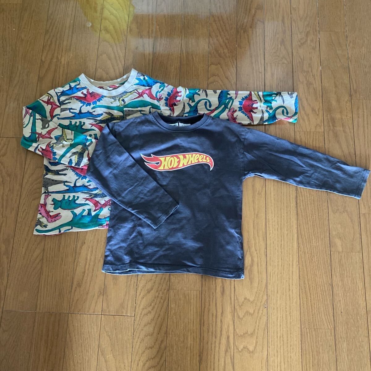 GAP 恐竜柄 Hot Wheelsロゴの長袖カットソー 100〜110拍卖