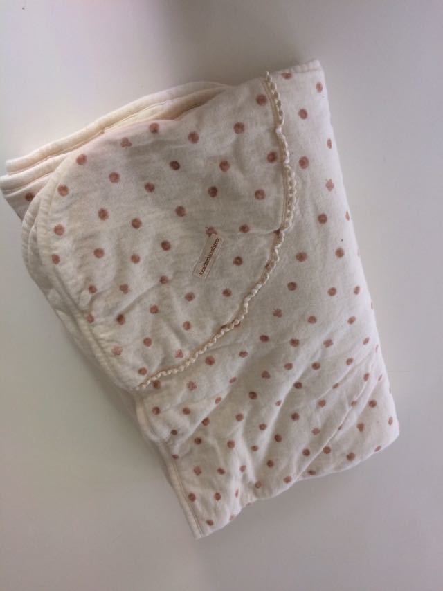 赤ちゃんの城 おくるみ オーガニックコットン 中綿布団 保育園毛布拍卖