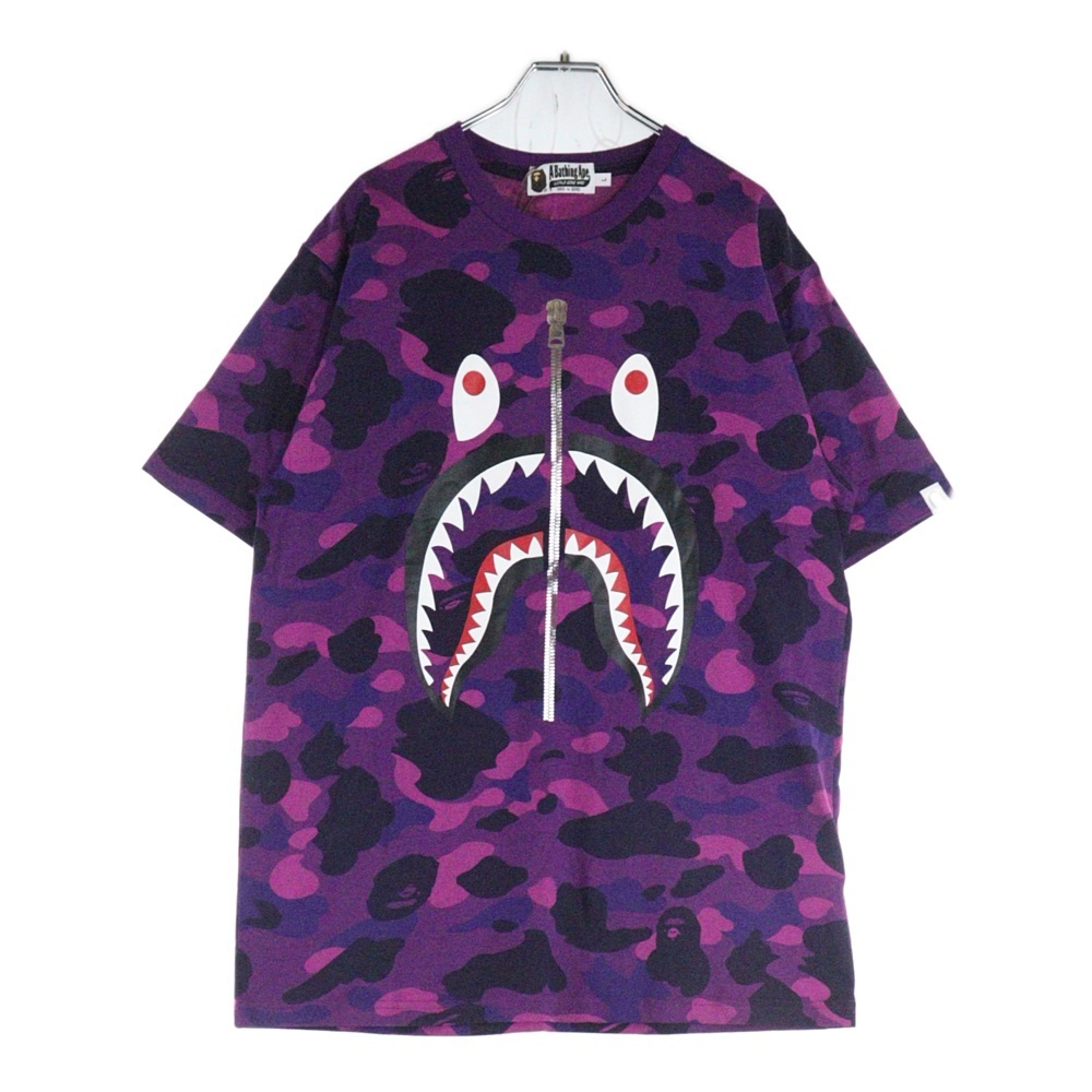 アベイシングエイプ COLOR CAMO SHARK TEE カモ総柄 フロントプリント クルーネック半袖Tシャツカットソー パープル 001CSI301022M拍卖