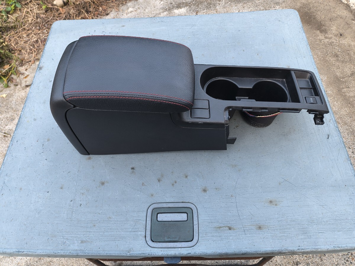 スバル インプレッサ GH6 GH7 アームレスト ドリンクホルダー 赤糸 レッドステッチ レザー拍卖