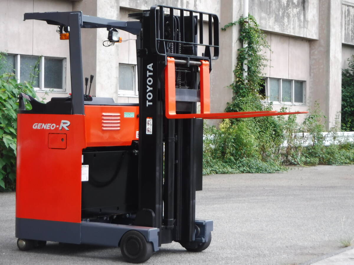 フォークリフト小回り抜群天井が低くても荷役できるフルフリーマスト仕様車稼働少なく2089h程度良好で即使用可能税込でのお買得車です拍卖