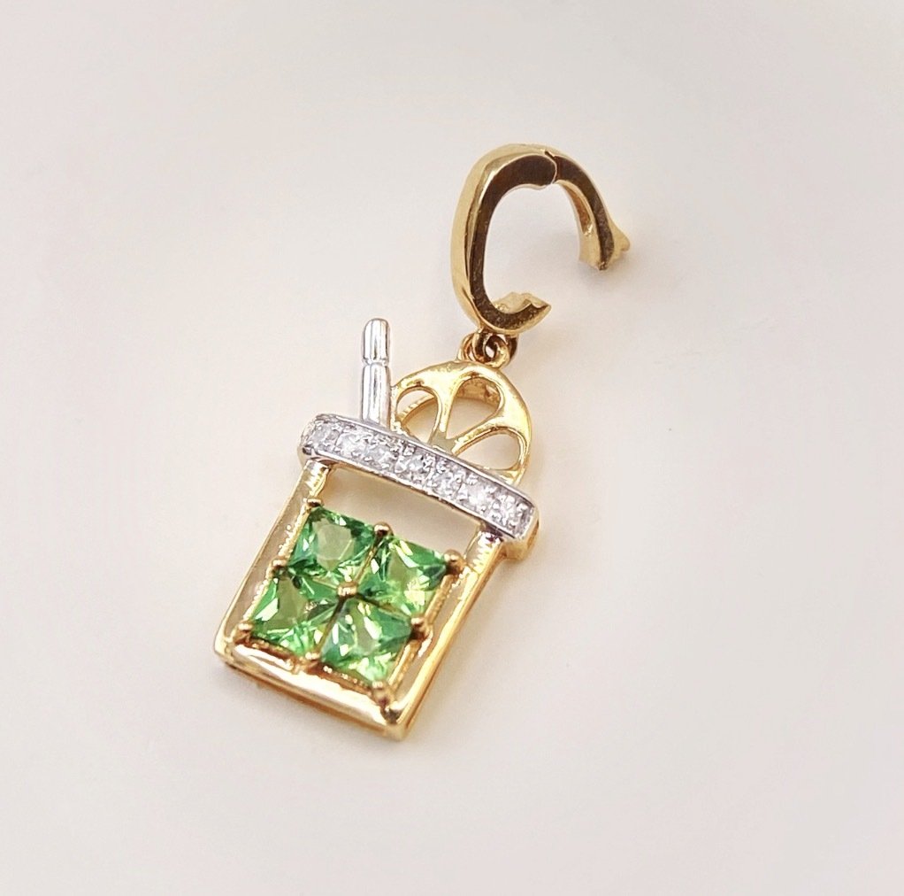 18金 ダイヤモンドチャーム ペンダント【メロンソーダ】K18YG 18K ネックレスチャーム ダイヤモンド グリーン 緑 カラーストーン バチカン拍卖